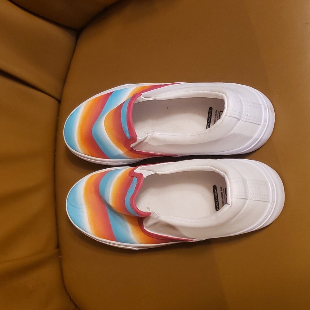 Hand painted slip on shoes - Picture 2 of 4